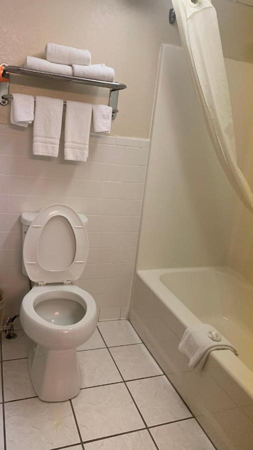 Regency Inn And Suites Stilwell Εξωτερικό φωτογραφία