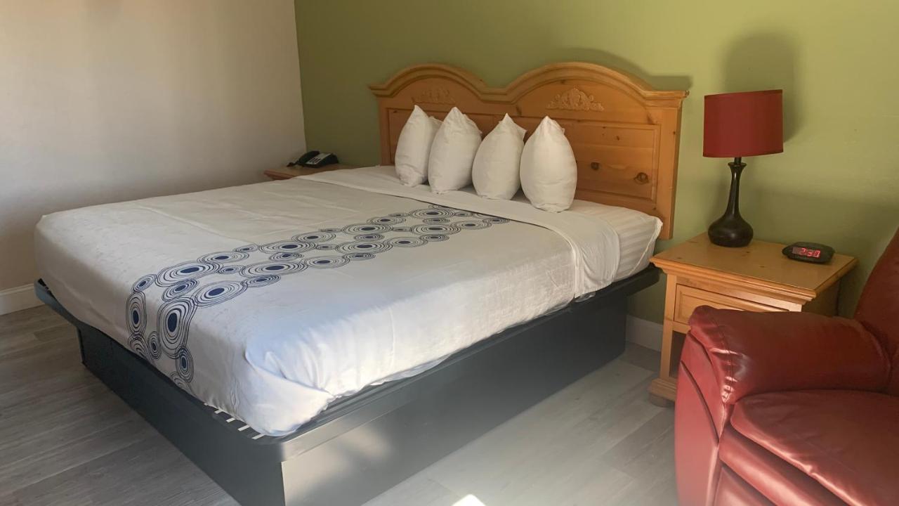 Regency Inn And Suites Stilwell Εξωτερικό φωτογραφία