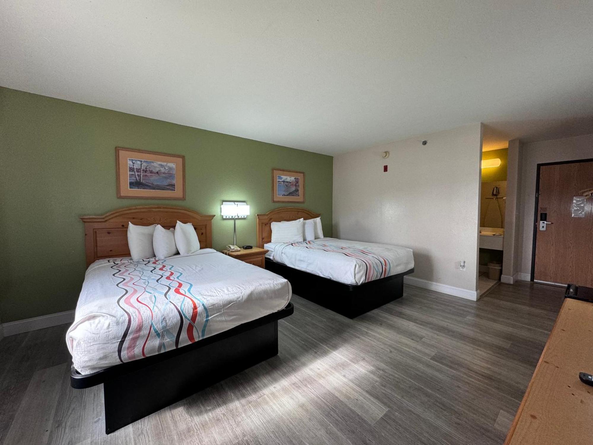 Regency Inn And Suites Stilwell Εξωτερικό φωτογραφία