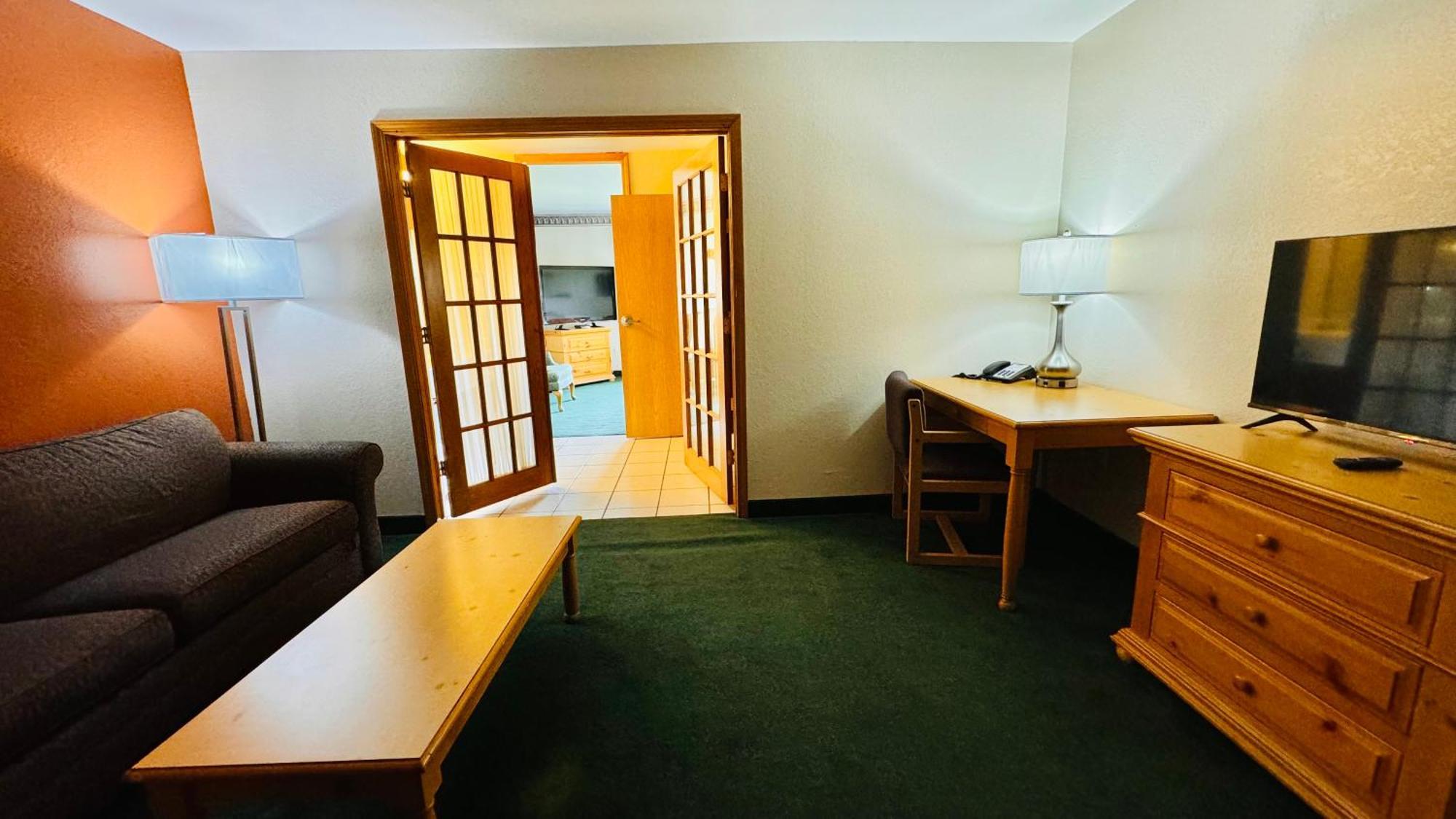 Regency Inn And Suites Stilwell Εξωτερικό φωτογραφία
