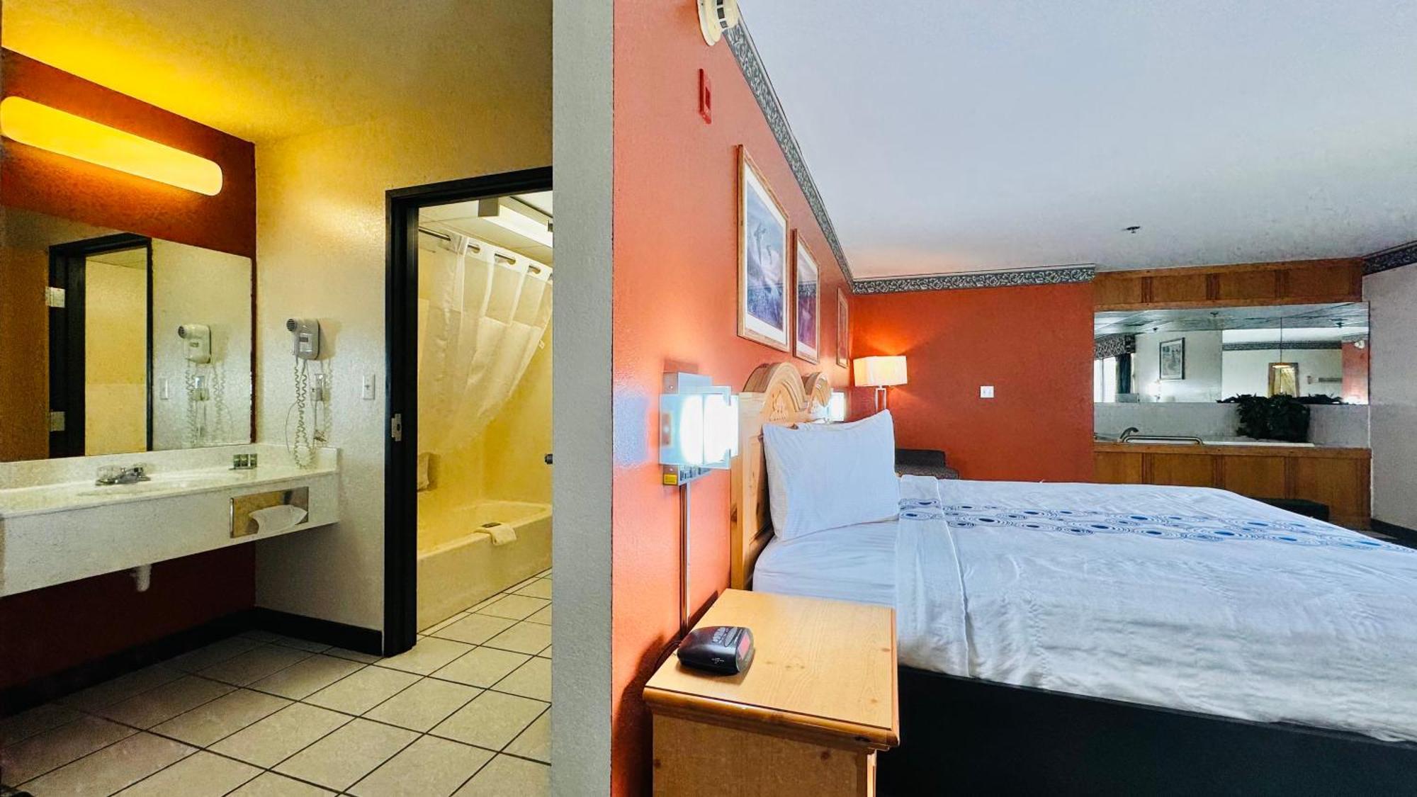 Regency Inn And Suites Stilwell Εξωτερικό φωτογραφία