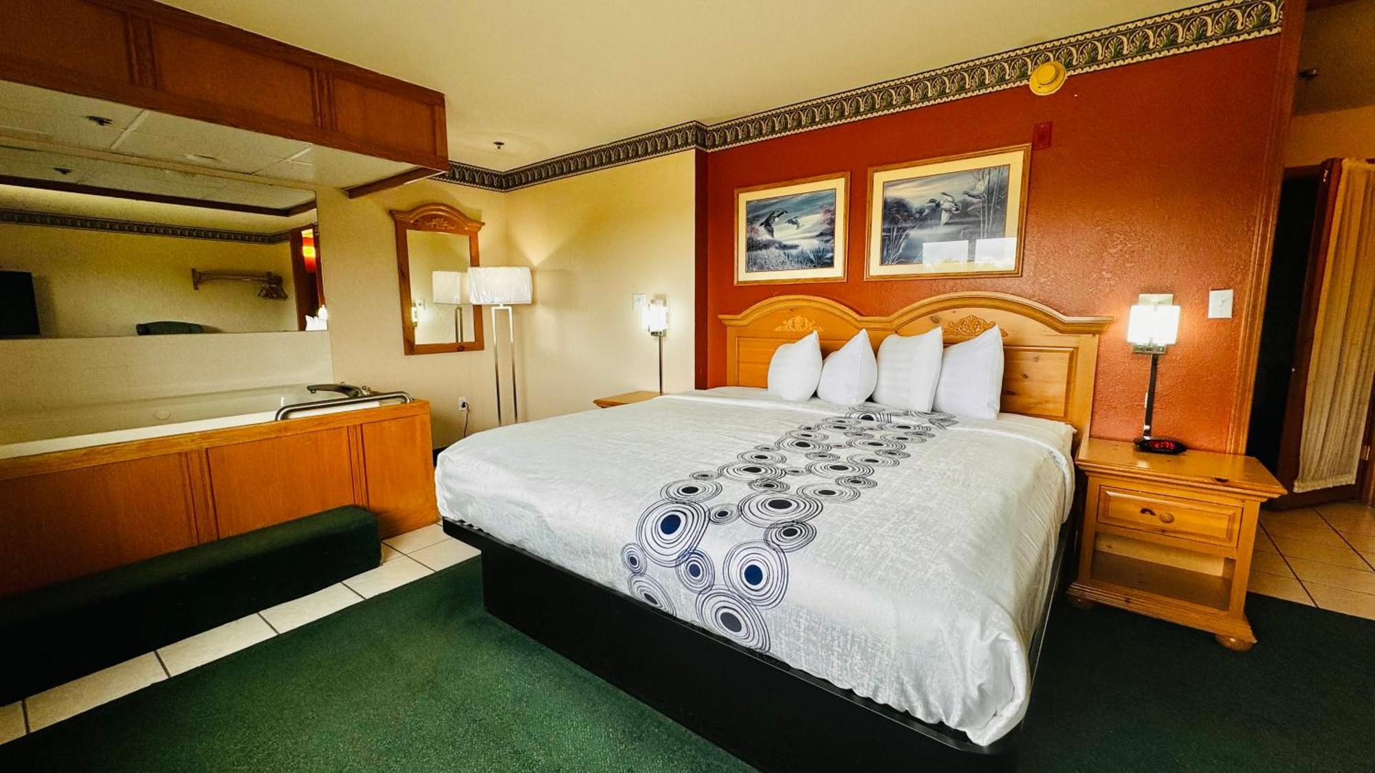 Regency Inn And Suites Stilwell Εξωτερικό φωτογραφία