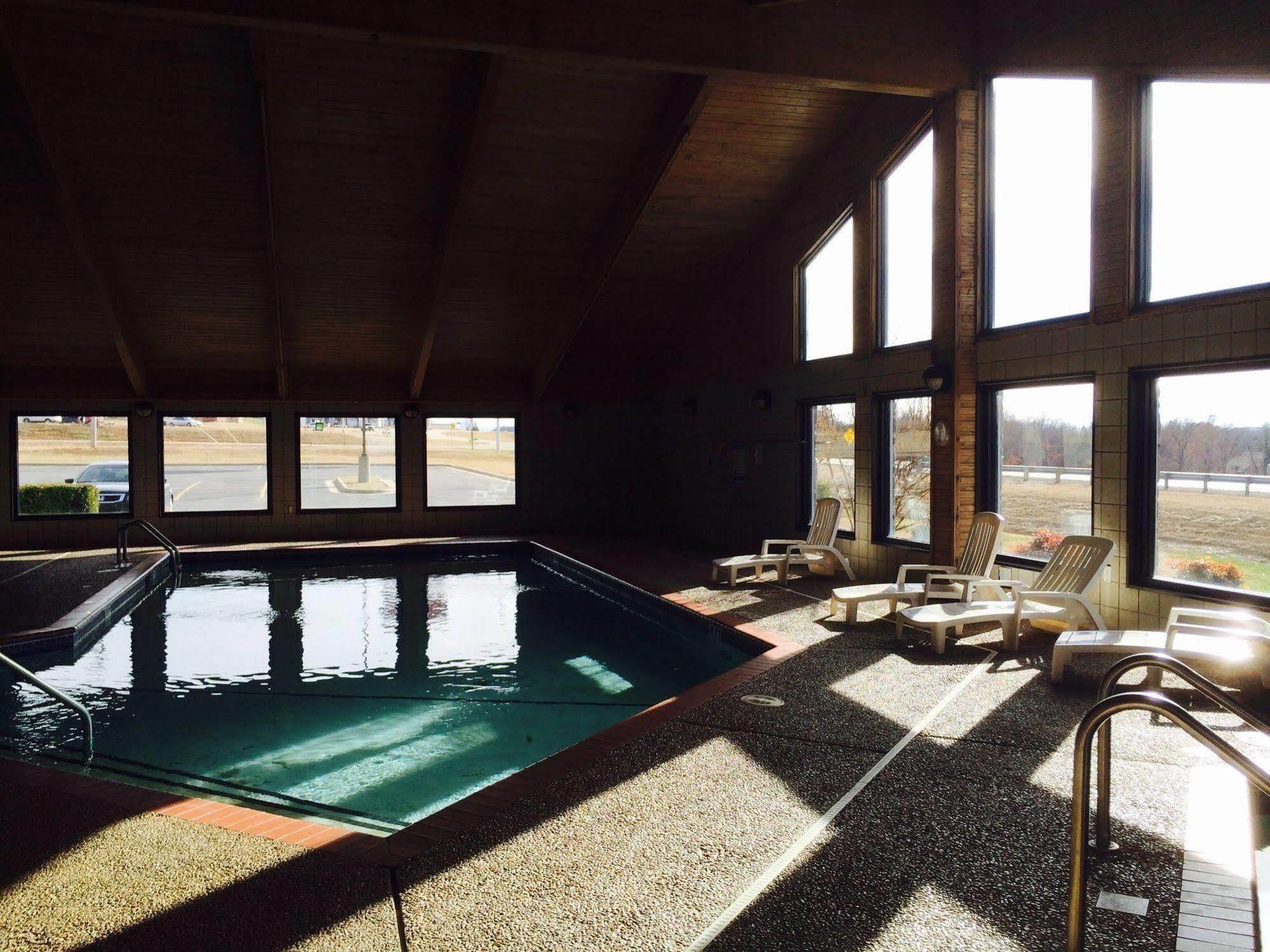 Regency Inn And Suites Stilwell Εξωτερικό φωτογραφία