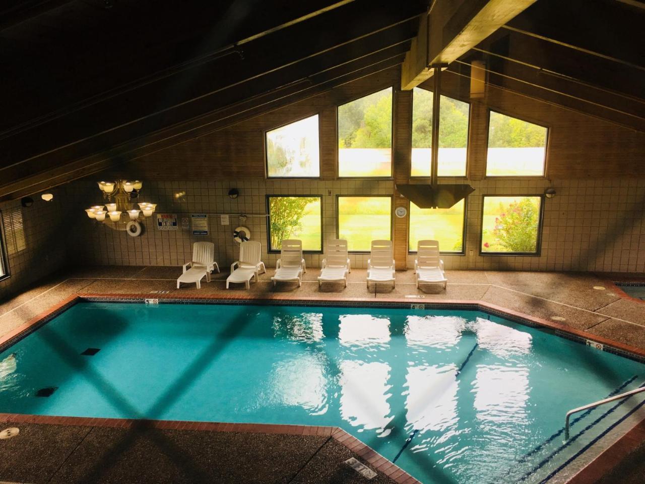 Regency Inn And Suites Stilwell Εξωτερικό φωτογραφία