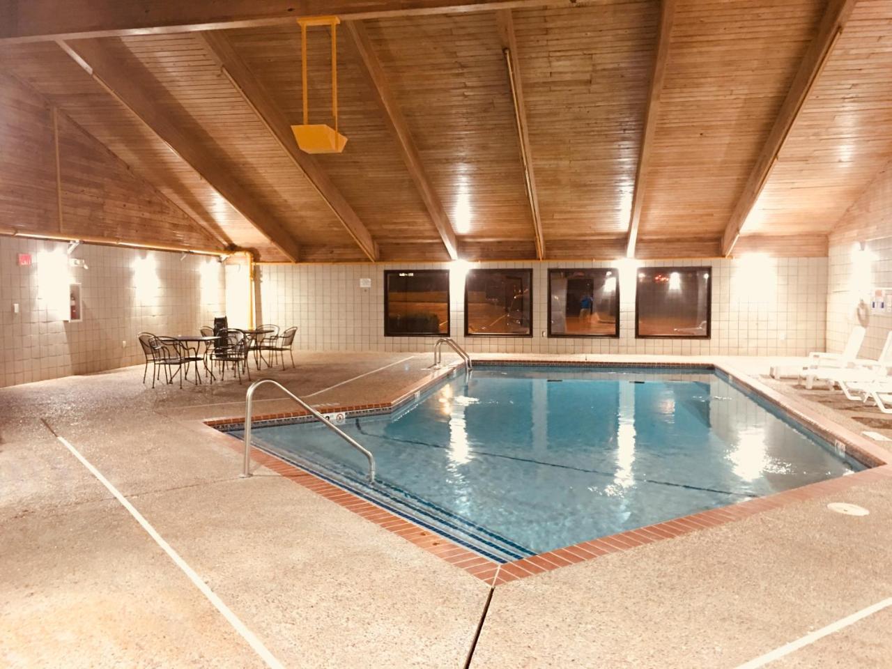 Regency Inn And Suites Stilwell Εξωτερικό φωτογραφία